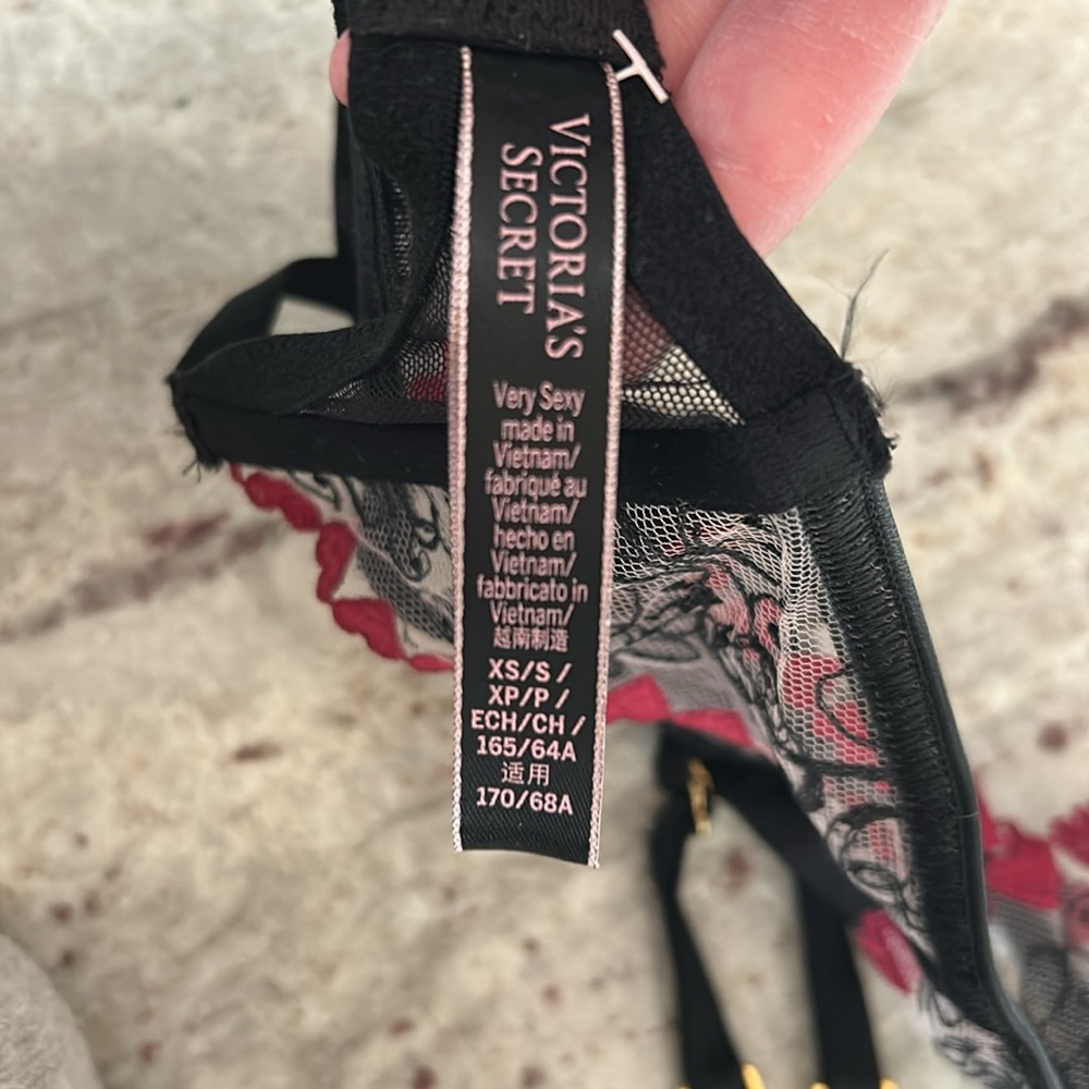 Victoria Secret love lace garter belt - Picture 4 of 4